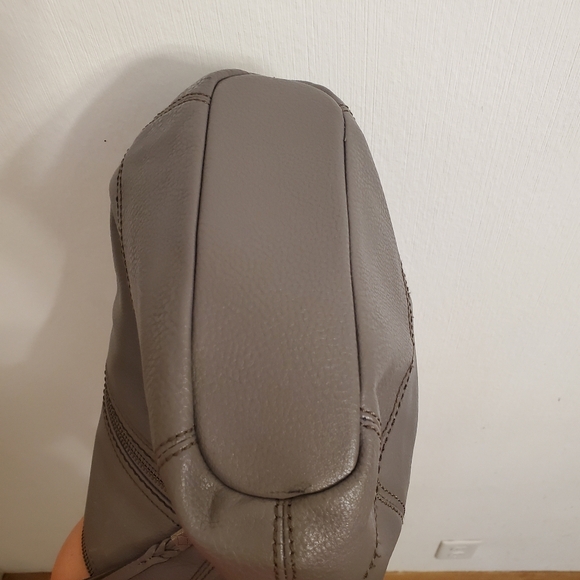 The Sak Crossbody Bag Purse Pebbled Gray Leather Interior Pockets Adjustable - Picture 13 of 16